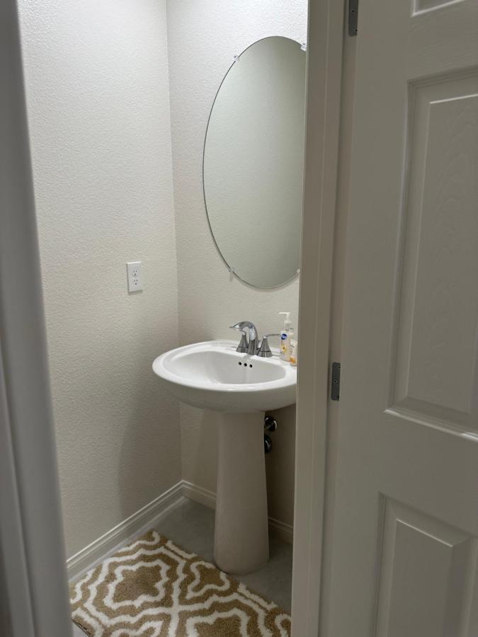 Beautiful Brand New 2 Bedroom Vegas Home! Fits 12 Or More,15-20 Minutes From Lv Strip Las Vegas Kültér fotó