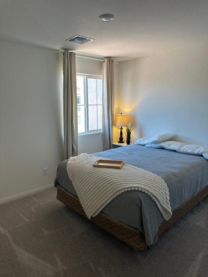Beautiful Brand New 2 Bedroom Vegas Home! Fits 12 Or More,15-20 Minutes From Lv Strip Las Vegas Kültér fotó